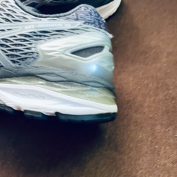 Excellent condition ASICS GEL Nimbus 18 Black Silver Pattern 8 US Womens Medium - Picture 4 of 9